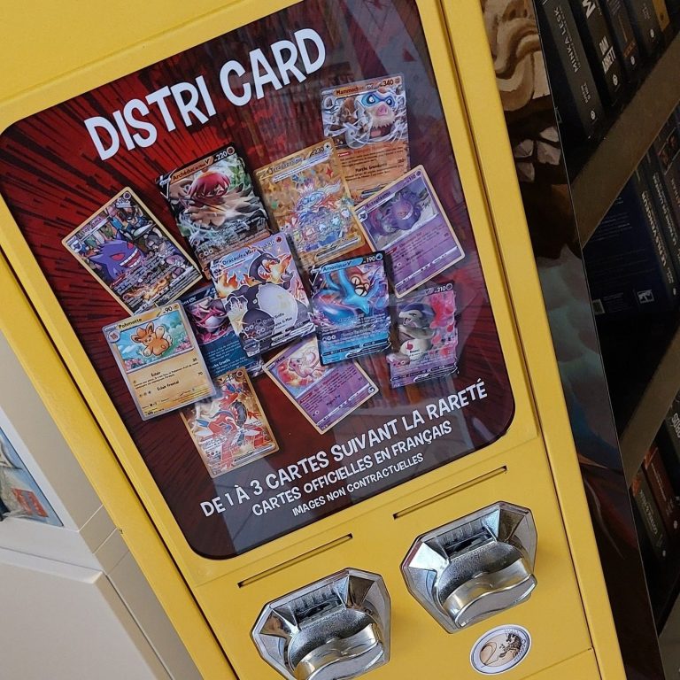 Machine à cartes distribuant des boosters